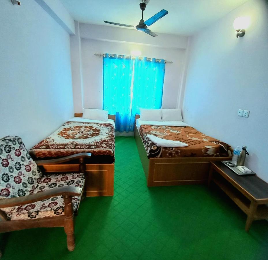 Hotel Aarjan And Restaurant Pokhara Zewnętrze zdjęcie