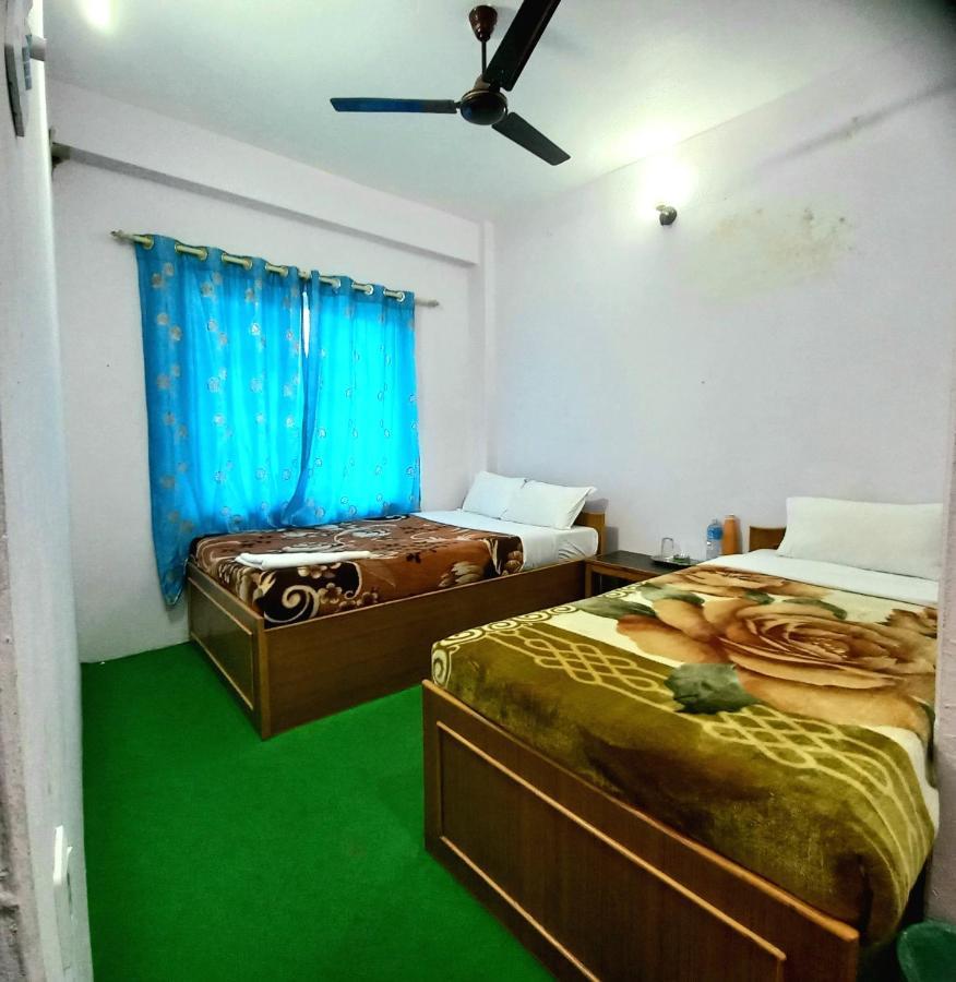 Hotel Aarjan And Restaurant Pokhara Zewnętrze zdjęcie