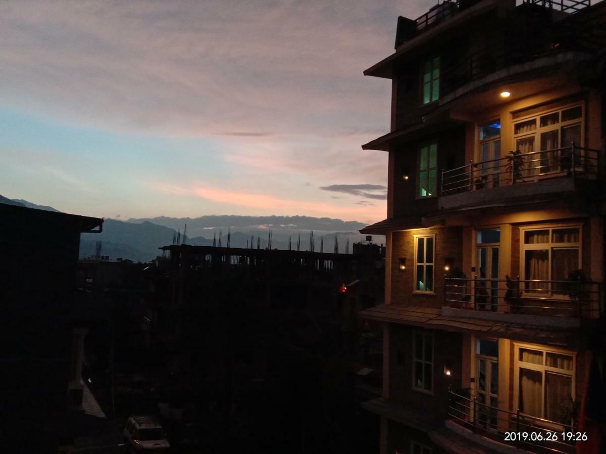 Hotel Aarjan And Restaurant Pokhara Zewnętrze zdjęcie
